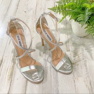 NWOT STEVE MADDEN Heels